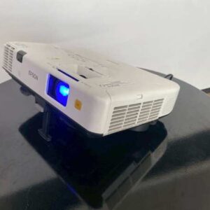 投影机品牌：EPSON，型号：EB-1930