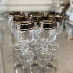 铂金酒杯