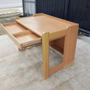 带 2 个抽屉的木制书桌，107 厘米