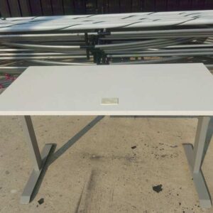 工作台，白色木质桌面，灰色钢制桌腿，130厘米（21）