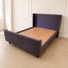 5英尺床，S.B. FURNITURE品牌，深灰色。