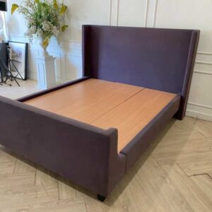 5英尺床，S.B. FURNITURE品牌，深灰色。