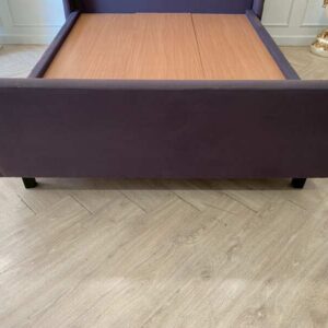 5英尺床，S.B. FURNITURE品牌，深灰色。