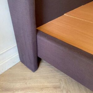 5英尺床，S.B. FURNITURE品牌，深灰色。