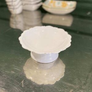 白色陶瓷锅