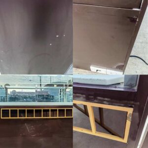 棕色玻璃展示柜，包含2个带铰链门的隔层、2个抽屉和1个储物格（无钥匙；所有隔层均可正常开启使用）。