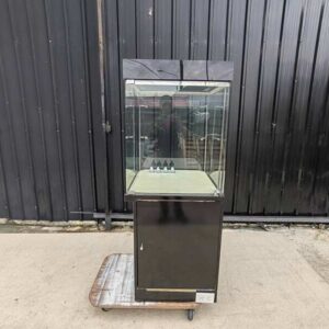 高款长方形玻璃展示柜