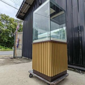 高款方形展示柜，带有一个储物格