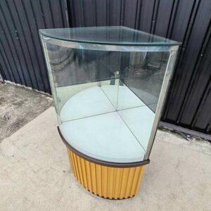 高款三角形玻璃展示柜