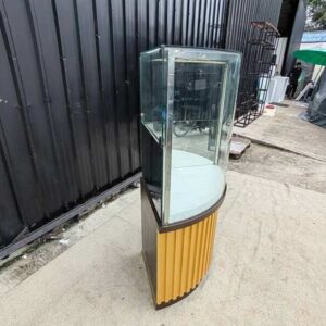 高款三角形玻璃展示柜