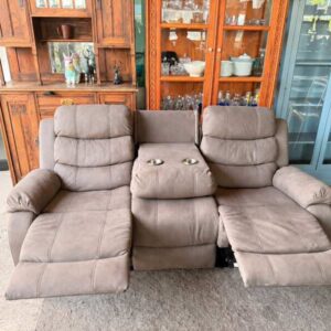 柔软棕色布艺三人座沙发 (1)